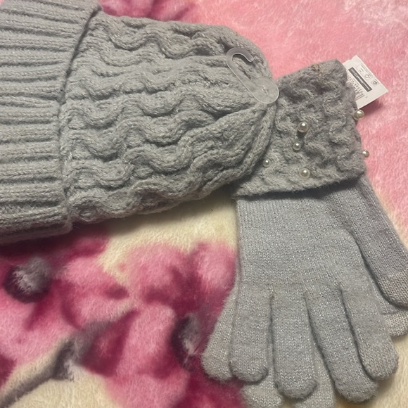 Women’s hat & glove set - Picture 8 of 8